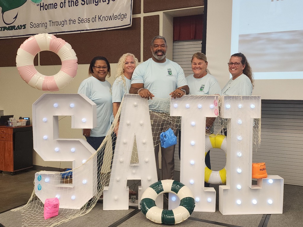 5 members of SGMS ready to start the year!