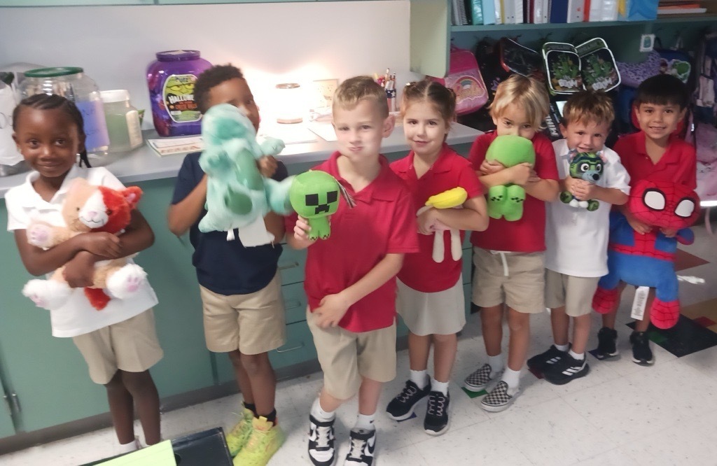 sTUDENTS WITH STUFFED ANIMALS