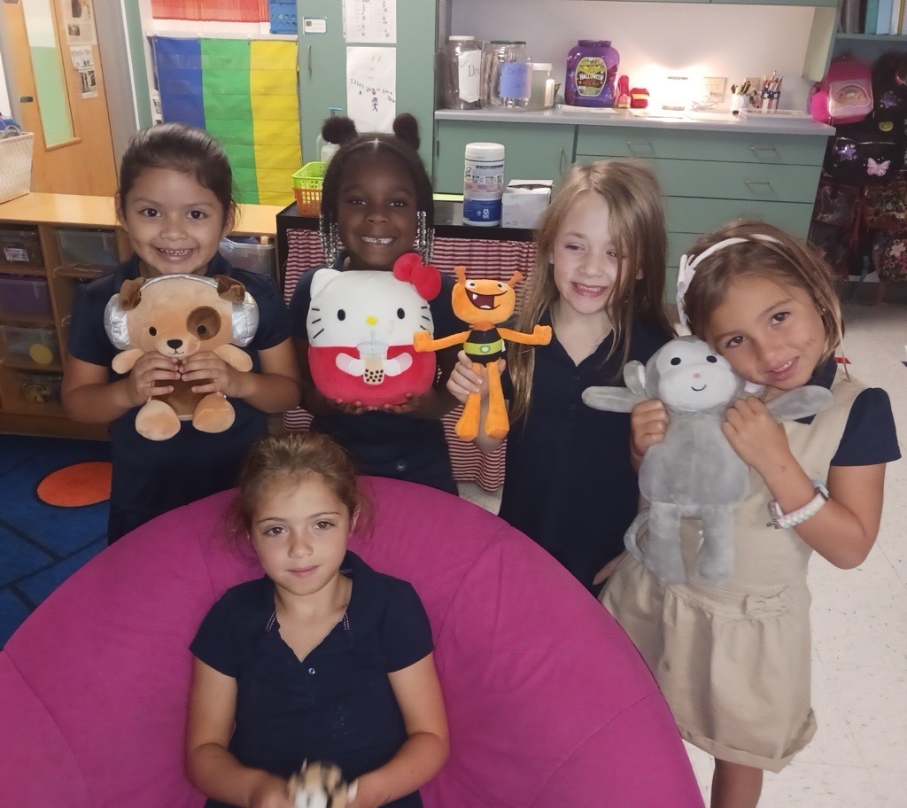 sTUDENTS WITH STUFFED ANIMALS