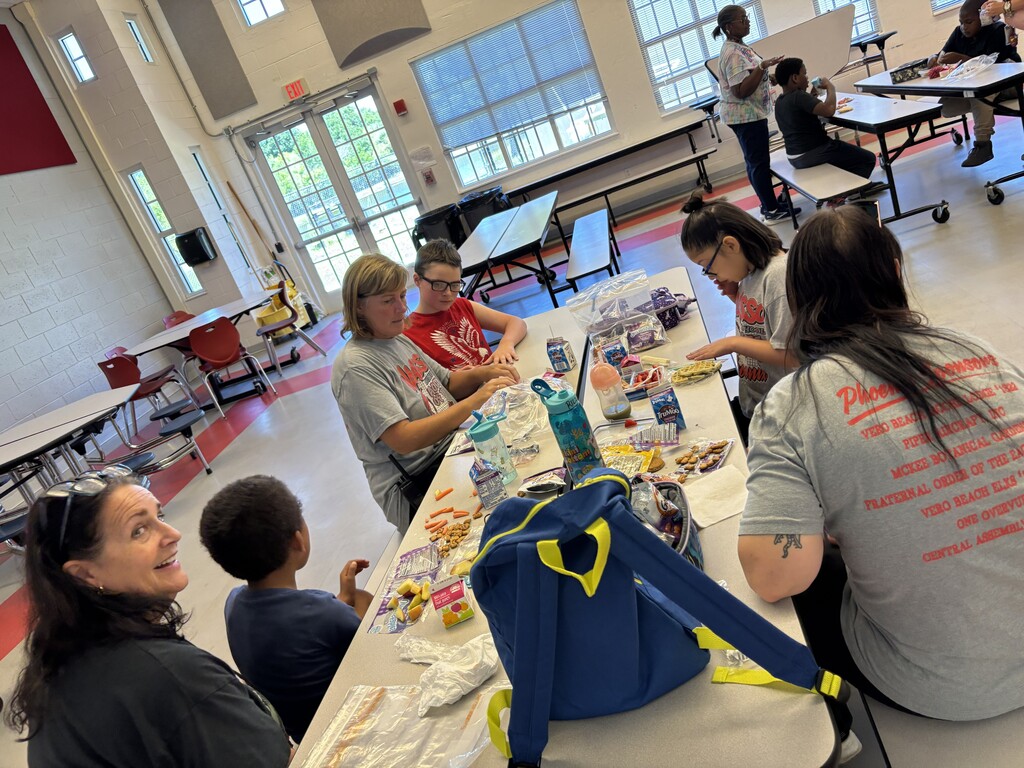 students eating lunch