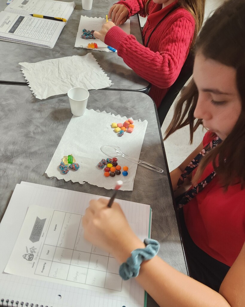 Kids experimenting about matter