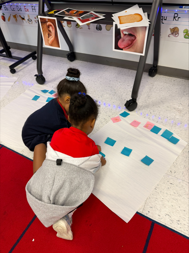 kids using 5 senses