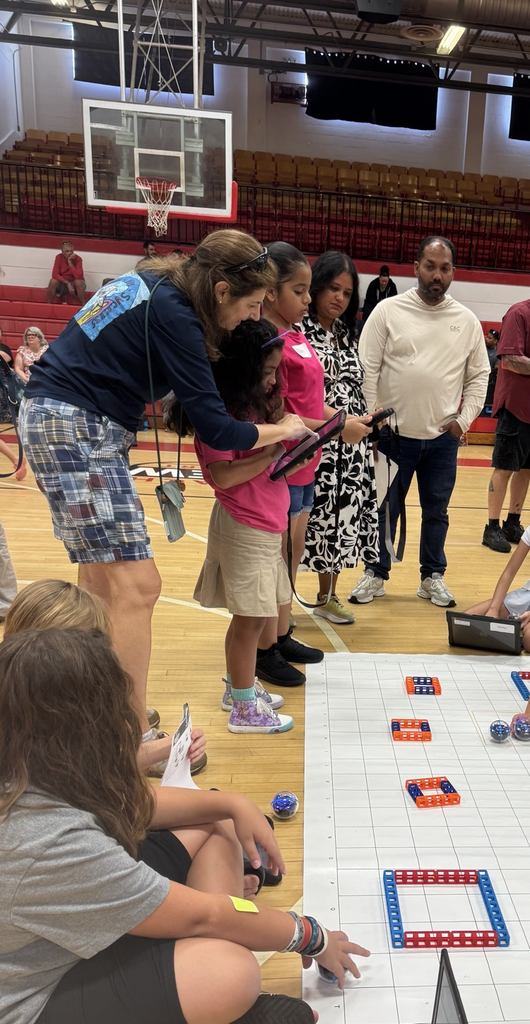 students working on robotics 