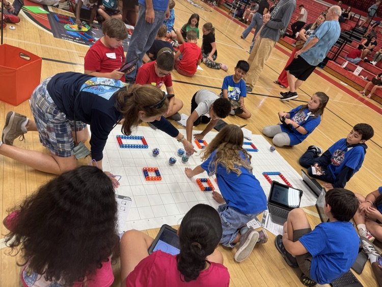students working on robotics 