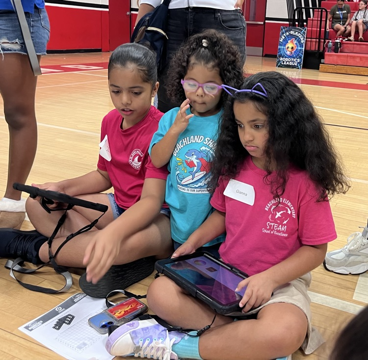 students working on robotics 