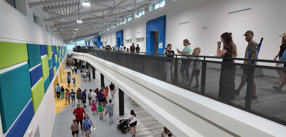 A mall like atmosphere in a new two story school.