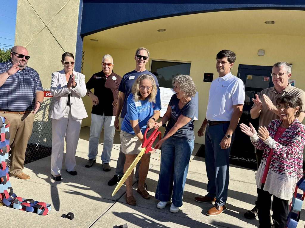 The Soar in 4 team cuts the ribbon, or "chain", at the Soar Lab preview for community leaders.