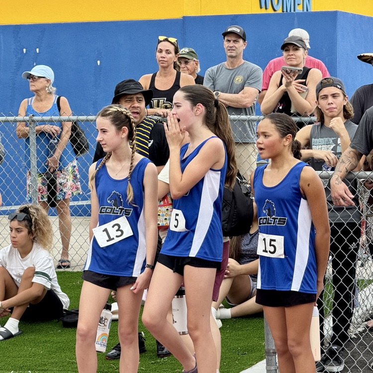 Middle school students cheering on fellow runners from their school
