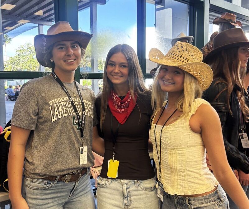 western girls on spirit day