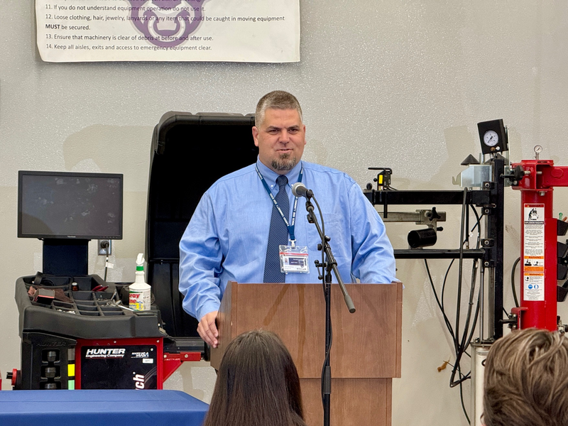 Principal thanks Gettel for funding in front of a crowd of school district leaders