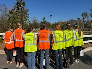 FFA members volunteering at community clean up event