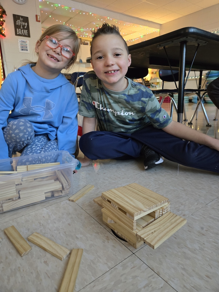 students building with blocks