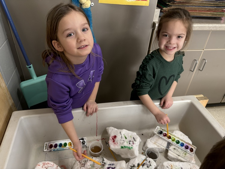 Too cold to play outside so Ms. Falkner brought snow inside. 🎨❄️🐵