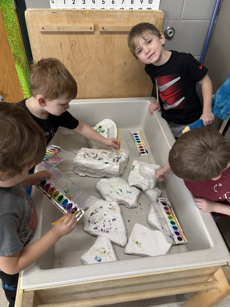 Too cold to play outside so Ms. Falkner brought snow inside. 🎨❄️🐵