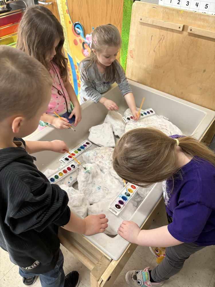 Too cold to go outside so Ms. Falkner brought snow inside. 🎨❄️🐵