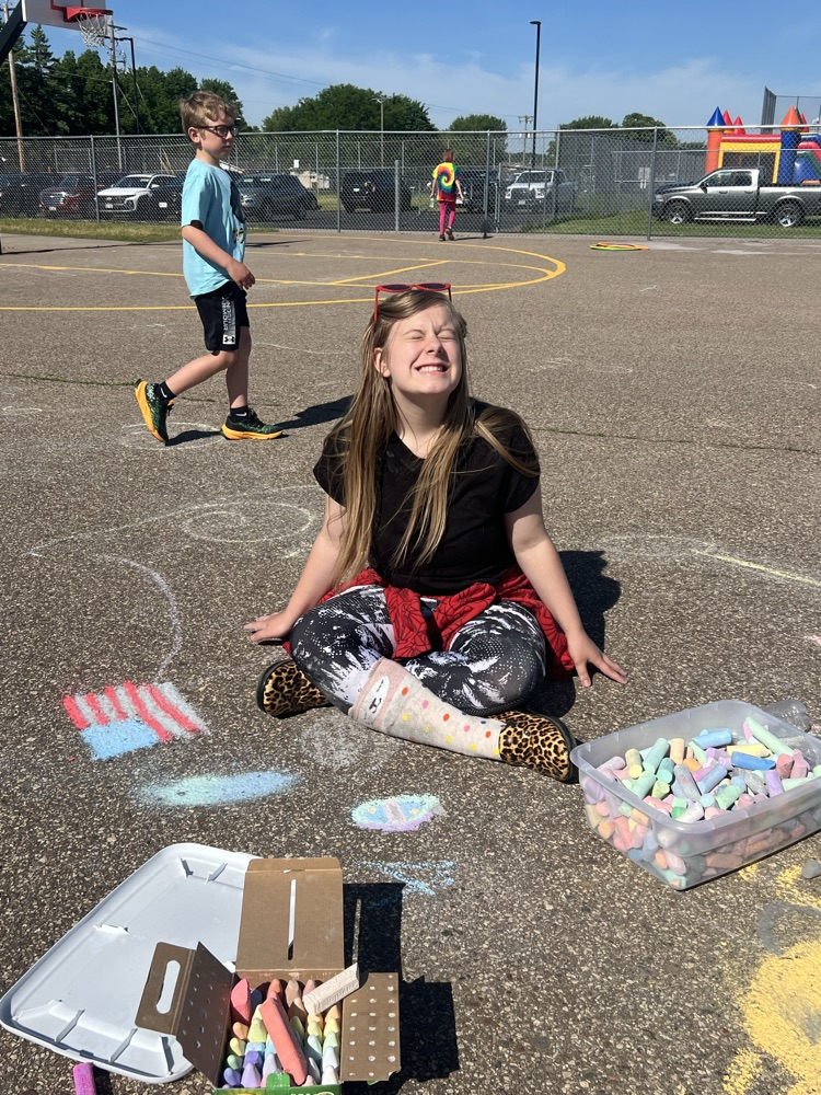 sidewalk chalk drawing 