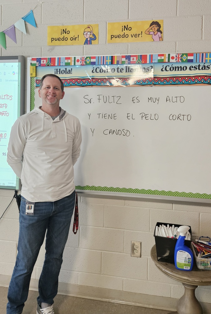 Assistant Principal Fultz teaching a Spanish class