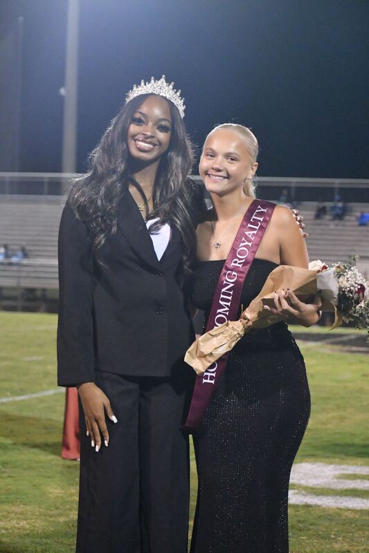 2026 1st Runner up Kellia Griggs with the Previous Homecoming Queen