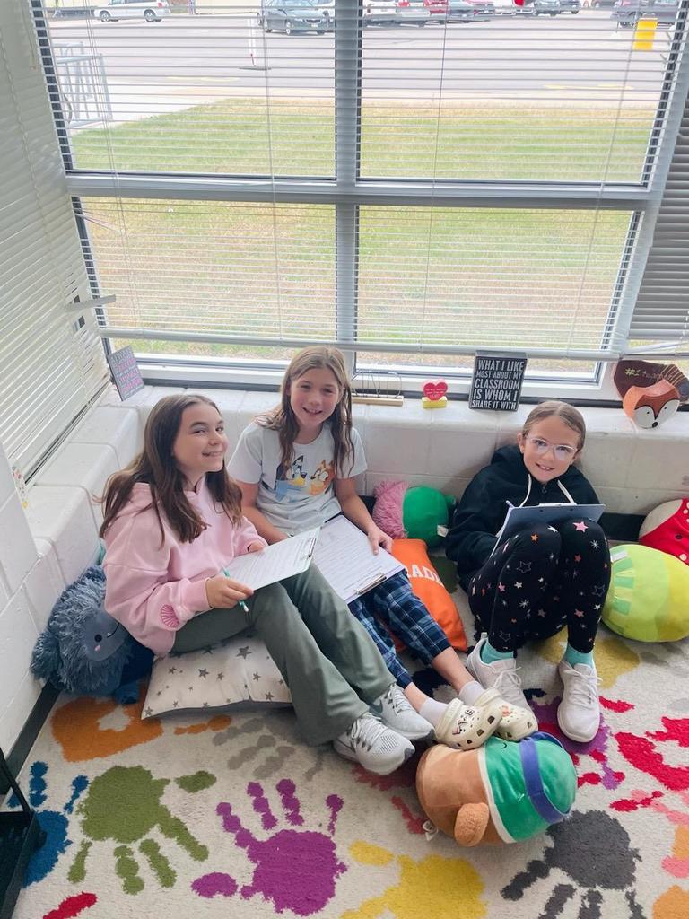 Elementary students working in a corner together.