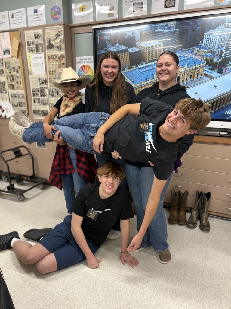 5 high school students huddled together.