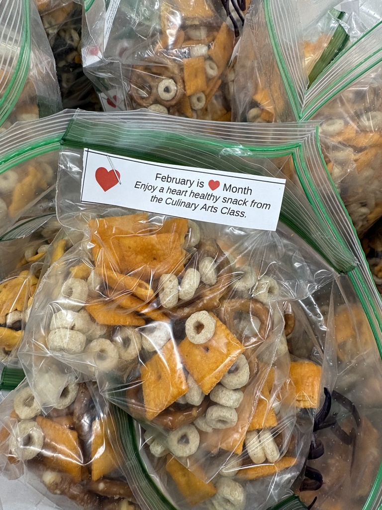An image of a heart healthy snack in a plastic baggie.