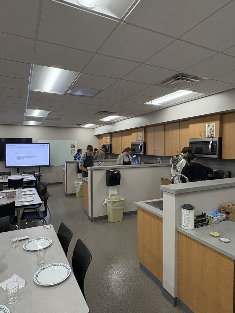 A class of high school students working in the Food Lab.