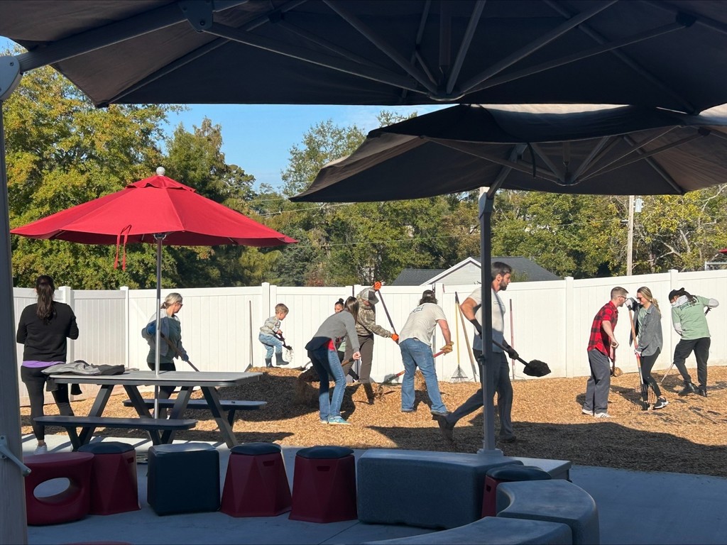 Volunteers spreading mulch