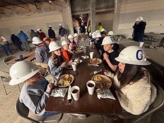 Students eating lunch at G2i Event