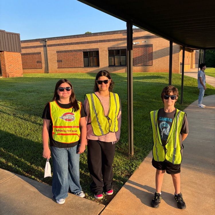 5th graders help with arrival