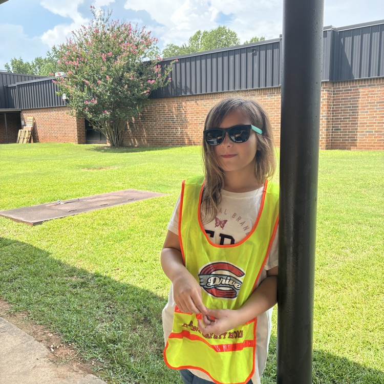 5th grader helps with arrival 