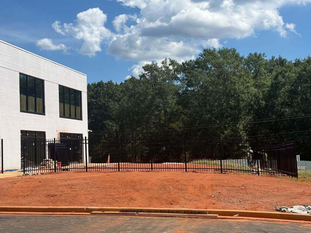 G2i Construction Playground Fence