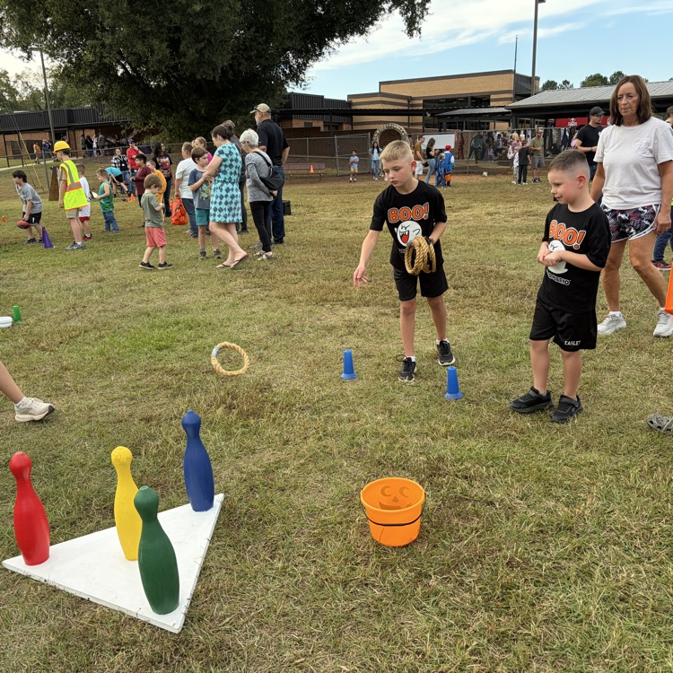 students play games