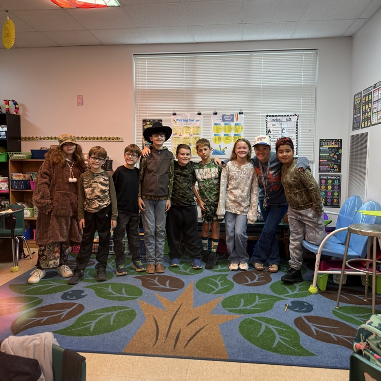 students dressed in camo or country for red ribbon week