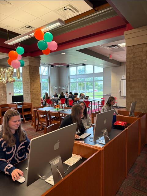 Students participating in College App Day