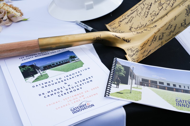 Commemorative shovel to be displayed at G2i