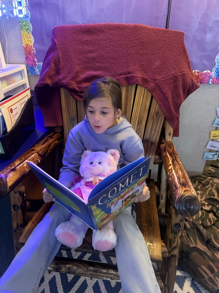 Mrs. Oldenburg's class filled their compliment jar and were able to bring their stuffy to class! 