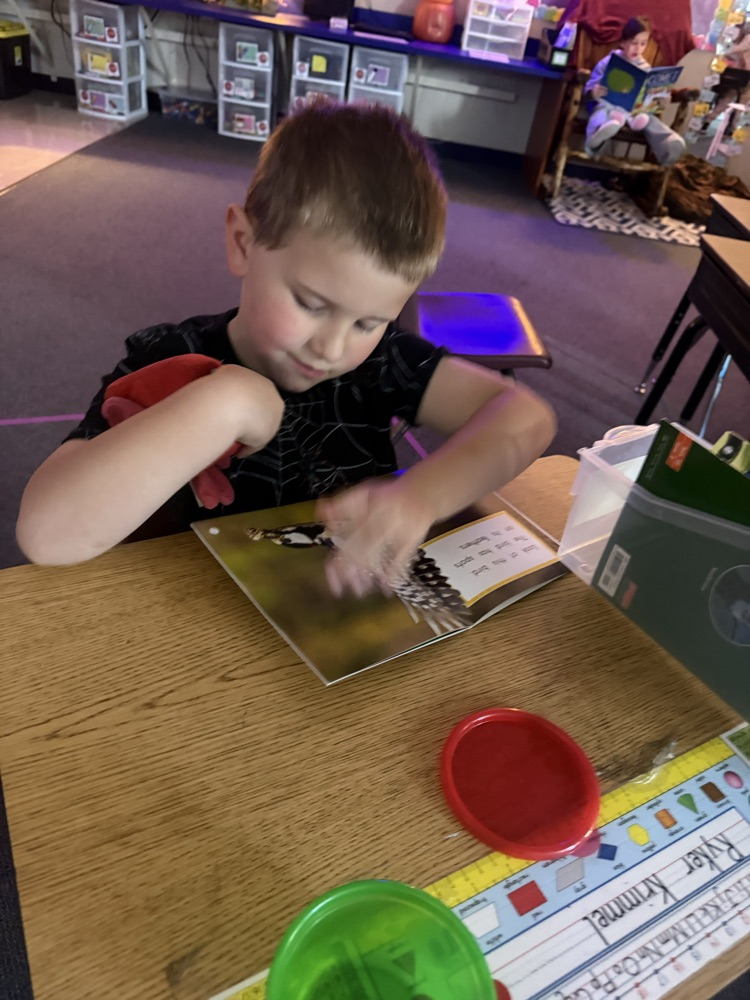 Mrs. Oldenburg's class filled their compliment jar and were able to bring their stuffy to class! 