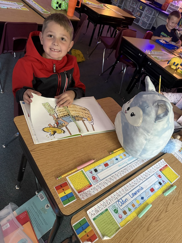 Mrs. Oldenburg's class filled their compliment jar and were able to bring their stuffy to class! 