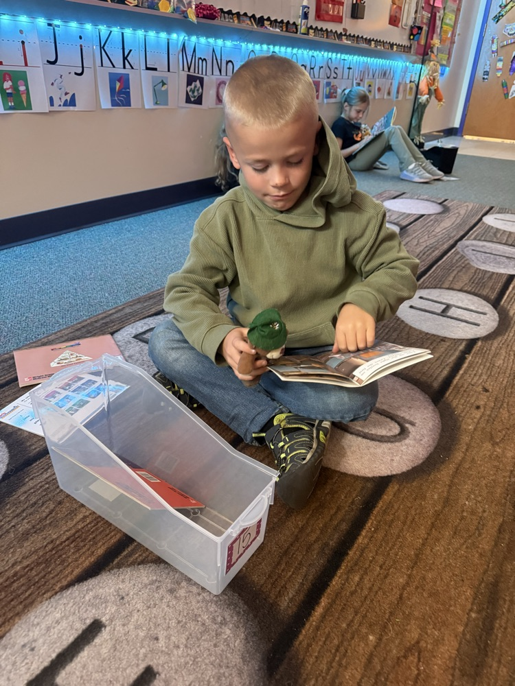 Mrs. Oldenburg's class filled their compliment jar and were able to bring their stuffy to class! 