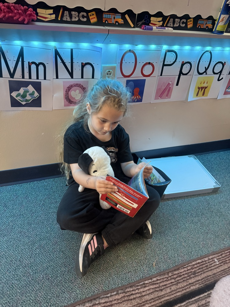 Mrs. Oldenburg's class filled their compliment jar and were able to bring their stuffy to class! 