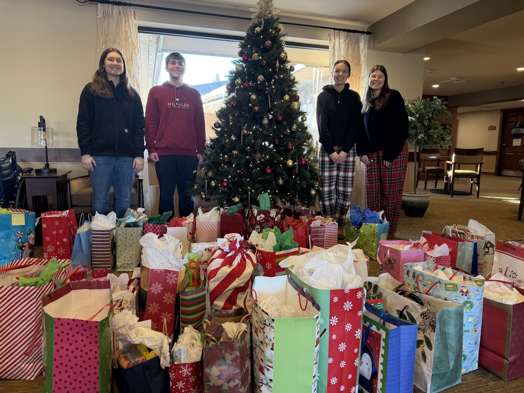 Key Club Officers delivered gifts to residents' rooms. 