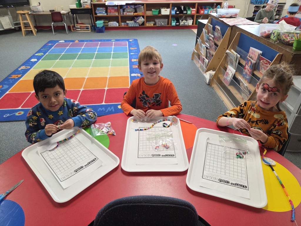 Making necklaces with 100 beads