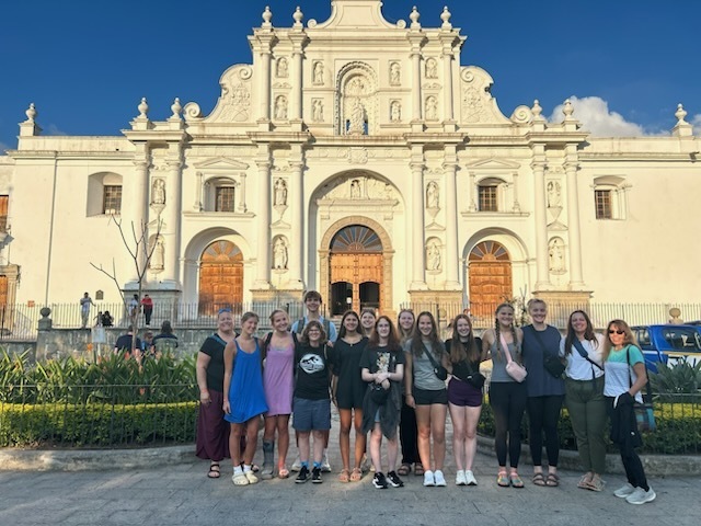 Mrs. Olig and SFHS students in Antigua, Guatemala in front of a stately building