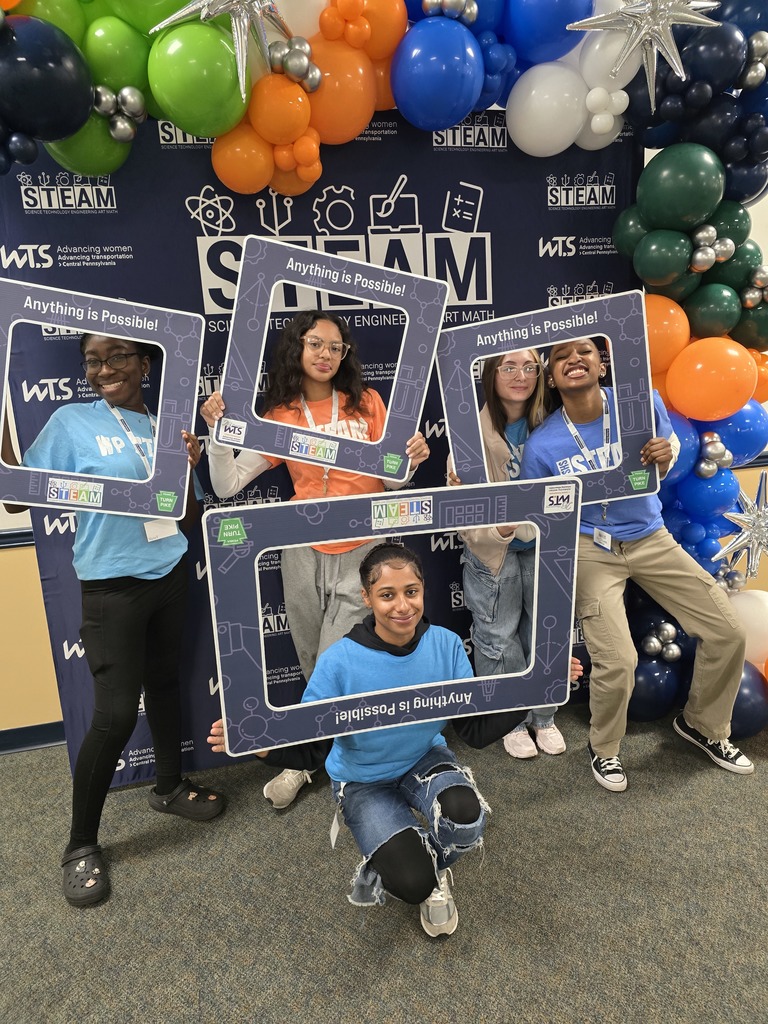 Group of students posing for a photo