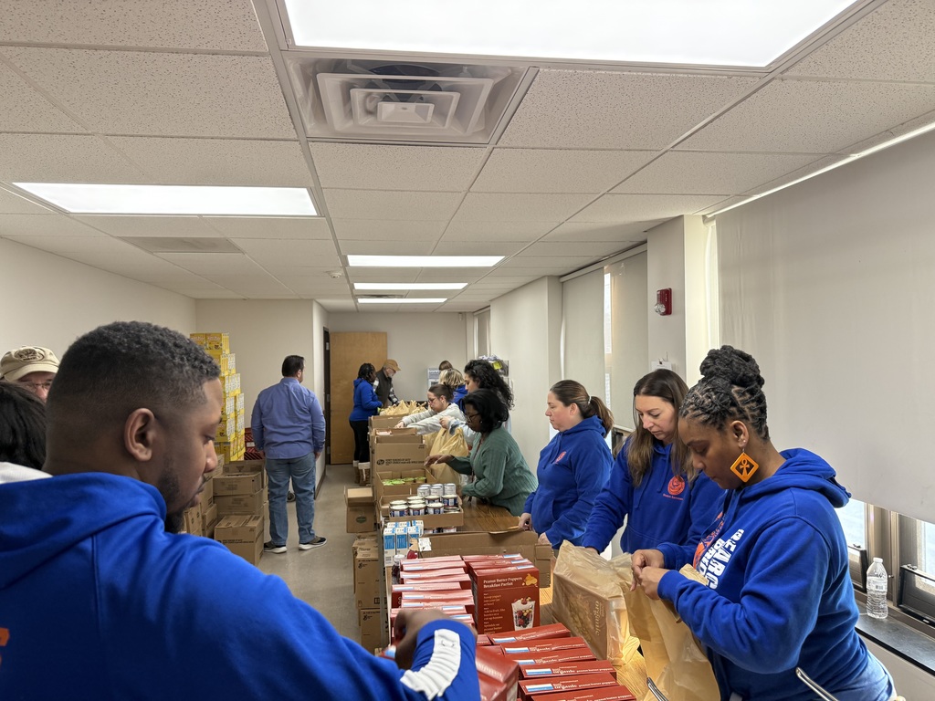 Group of people bagging food 