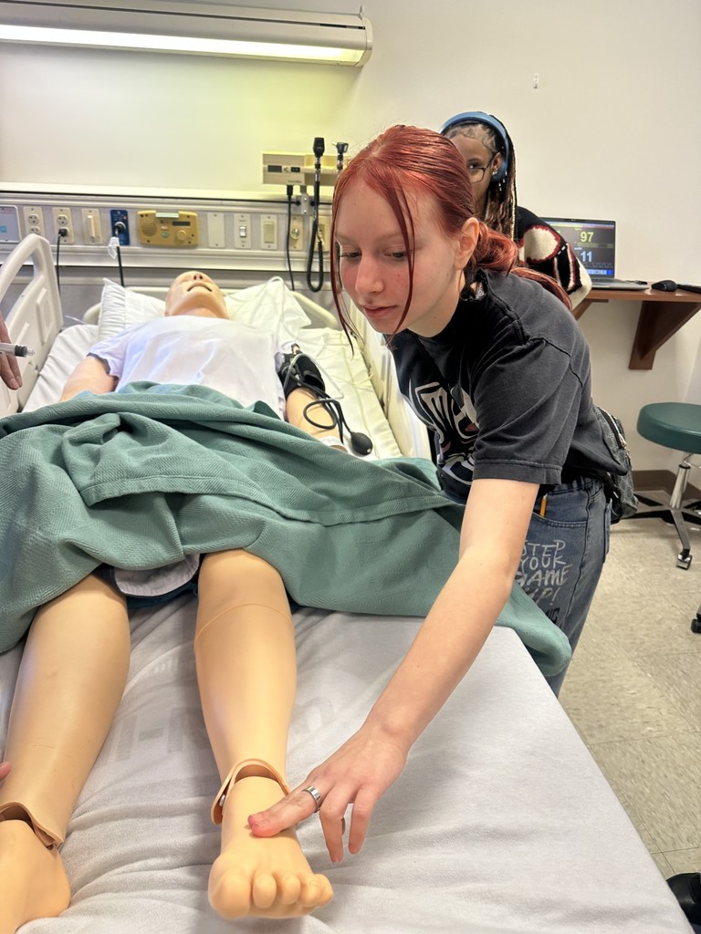 Nursing Workshop Event - Students working together 