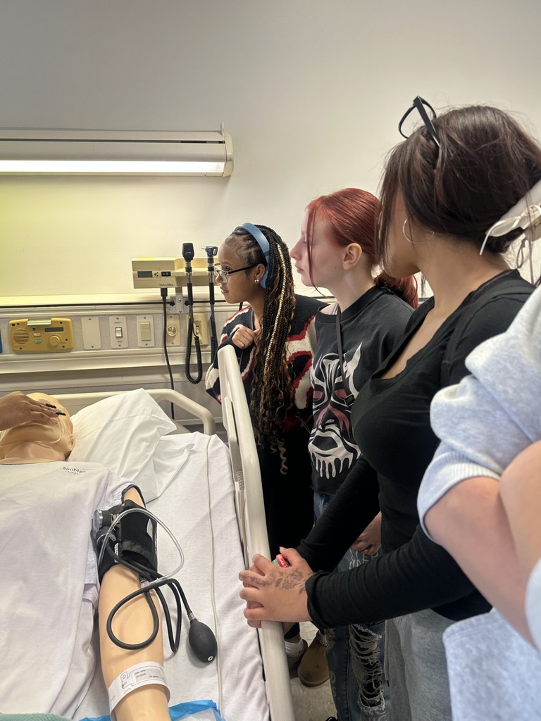 Nursing Workshop Event - Students working together 