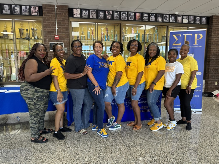 A group photo nine women.