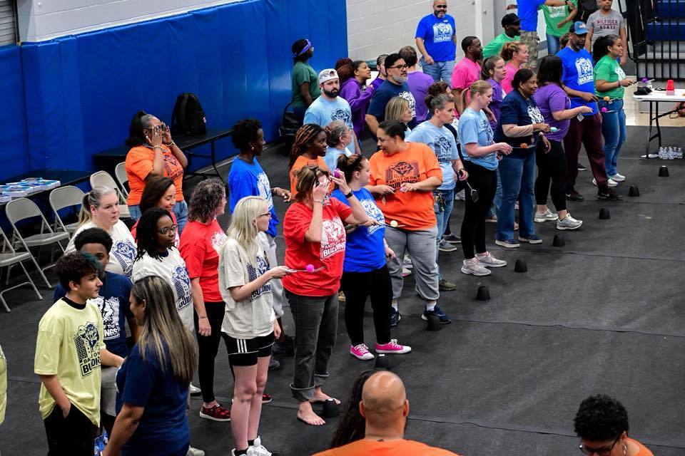 The School District of the City of York district staff members recently participated in a Battle of the Buildings event involving several Minute to Win It style games in a school gymnasium. 📸: Photography by Moises Oquendo