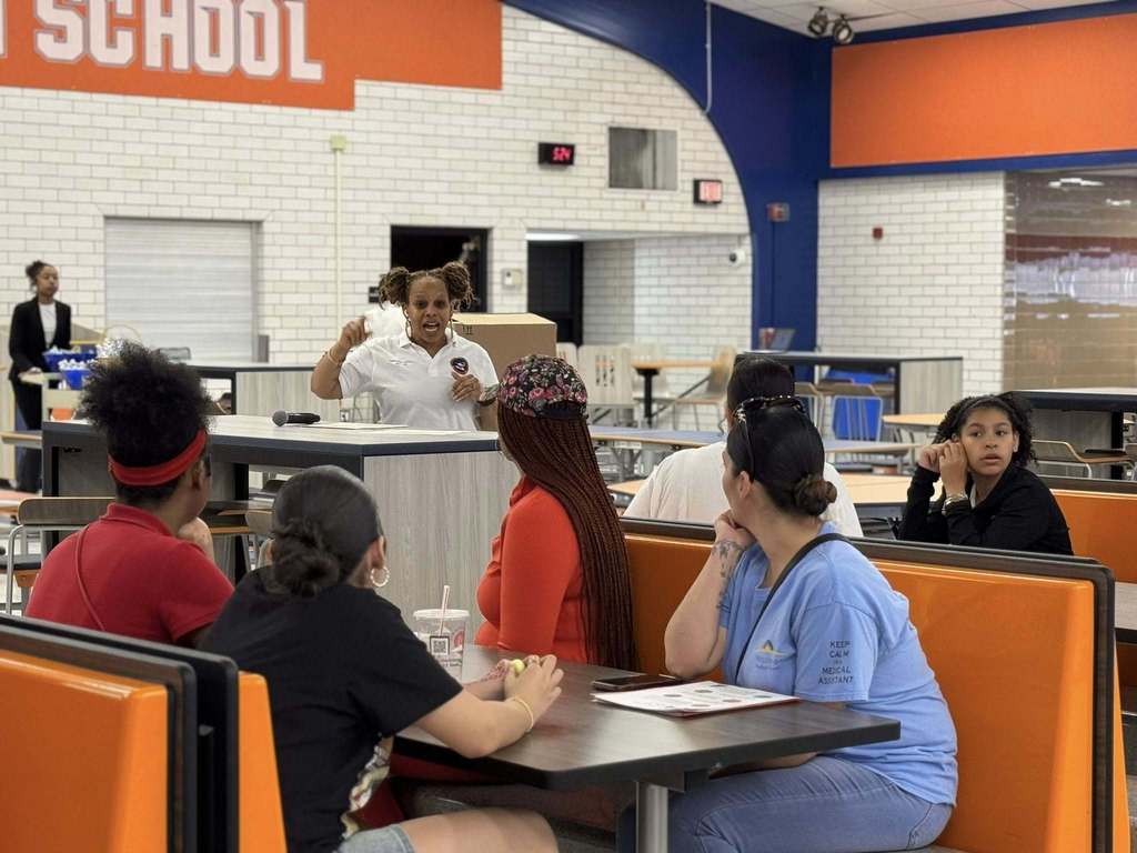 William Penn Senior High School families recently attended the Bearcat Balance event in the William Penn Cafeteria. Author and CEO of Major Preparation LLC, Bryan Majors, shared powerful insights from his book “Training for Triumph: How to Prepare Mentally, Physically, Emotionally and Spiritually for Your Life Long Goals.”